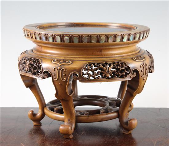 A Japanese boxwood and rosewood stand, Meiji period, 17.3cm